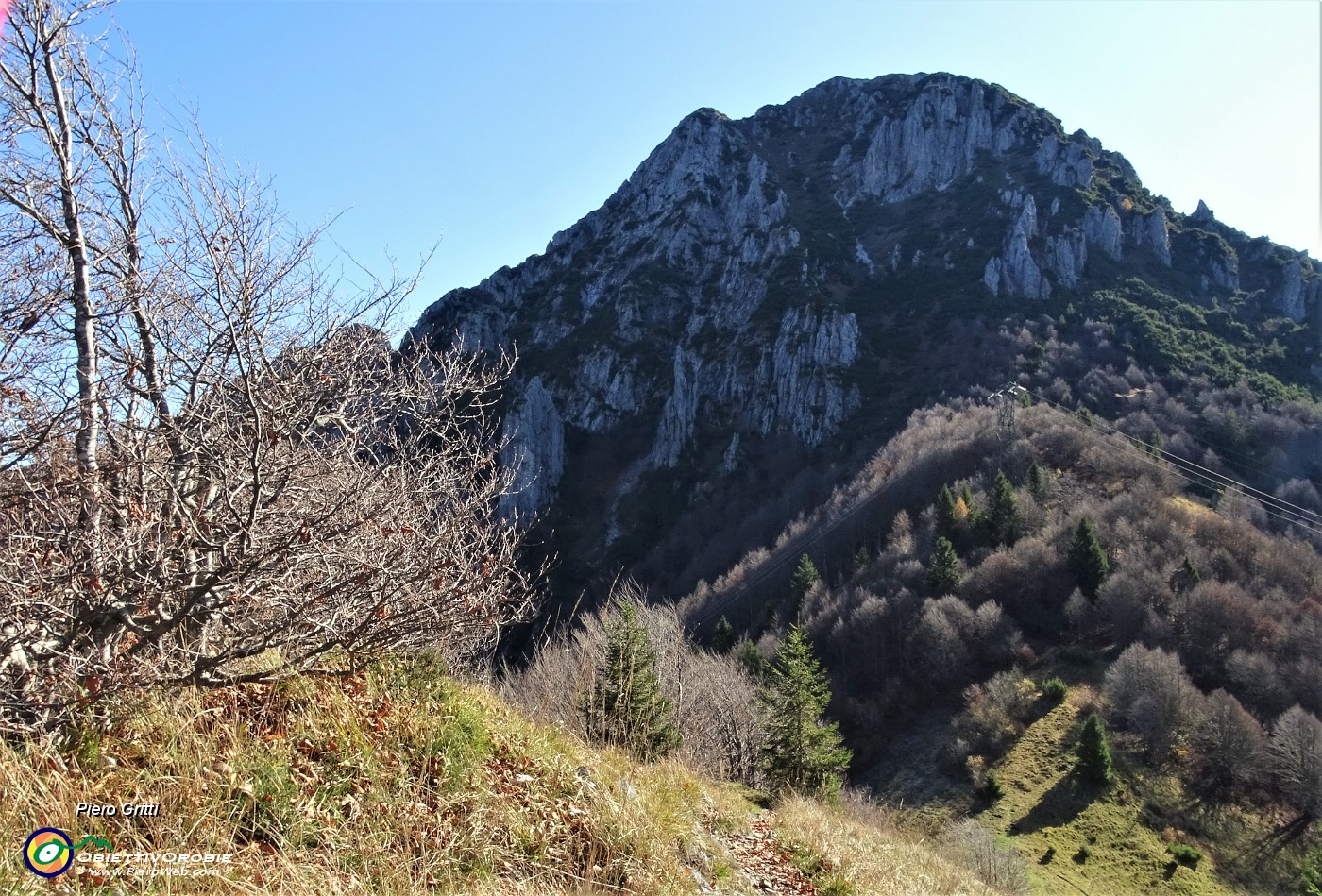 36 Vista dal sentiero di cresta sul Passo Baciamorti.JPG -                                